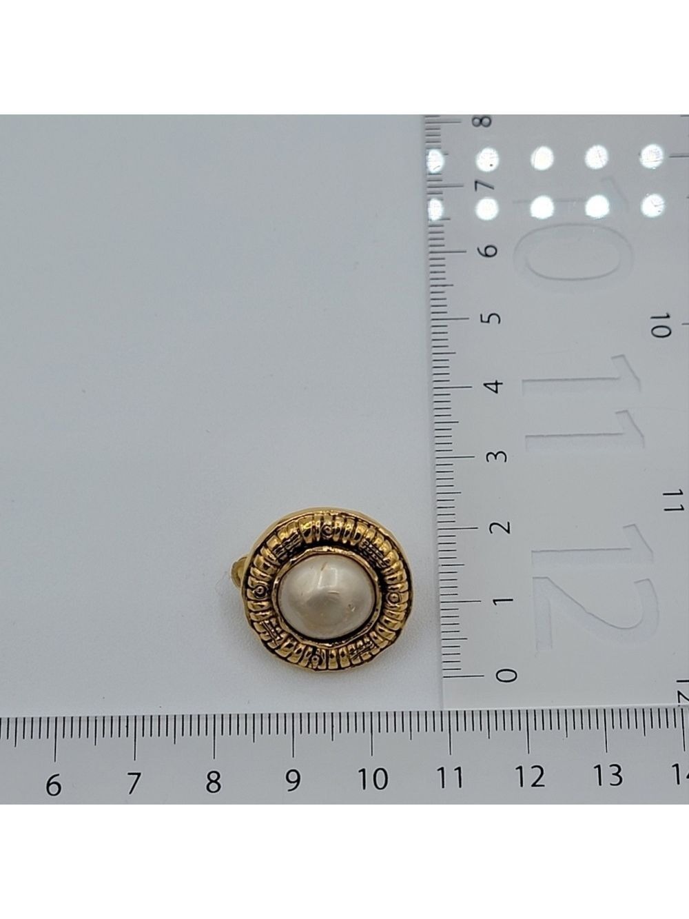 Chanel Goldtone Earrings Vintage Clip On - Picture 9 of 15